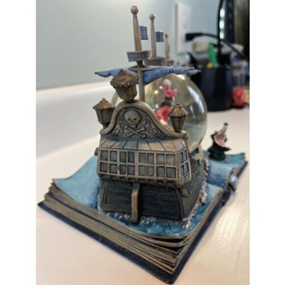 Disney 2012 Peter Pan Peter’s Perilous Plight Hallmark Wonders Snow Globe Book - Picture 7 of 9